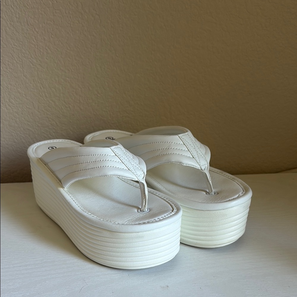 FINAL SALE Berness Platform Flip Flop Sandals White